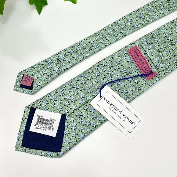 Vineyard Vines Mens Starfish Patterned Green Silk Tie